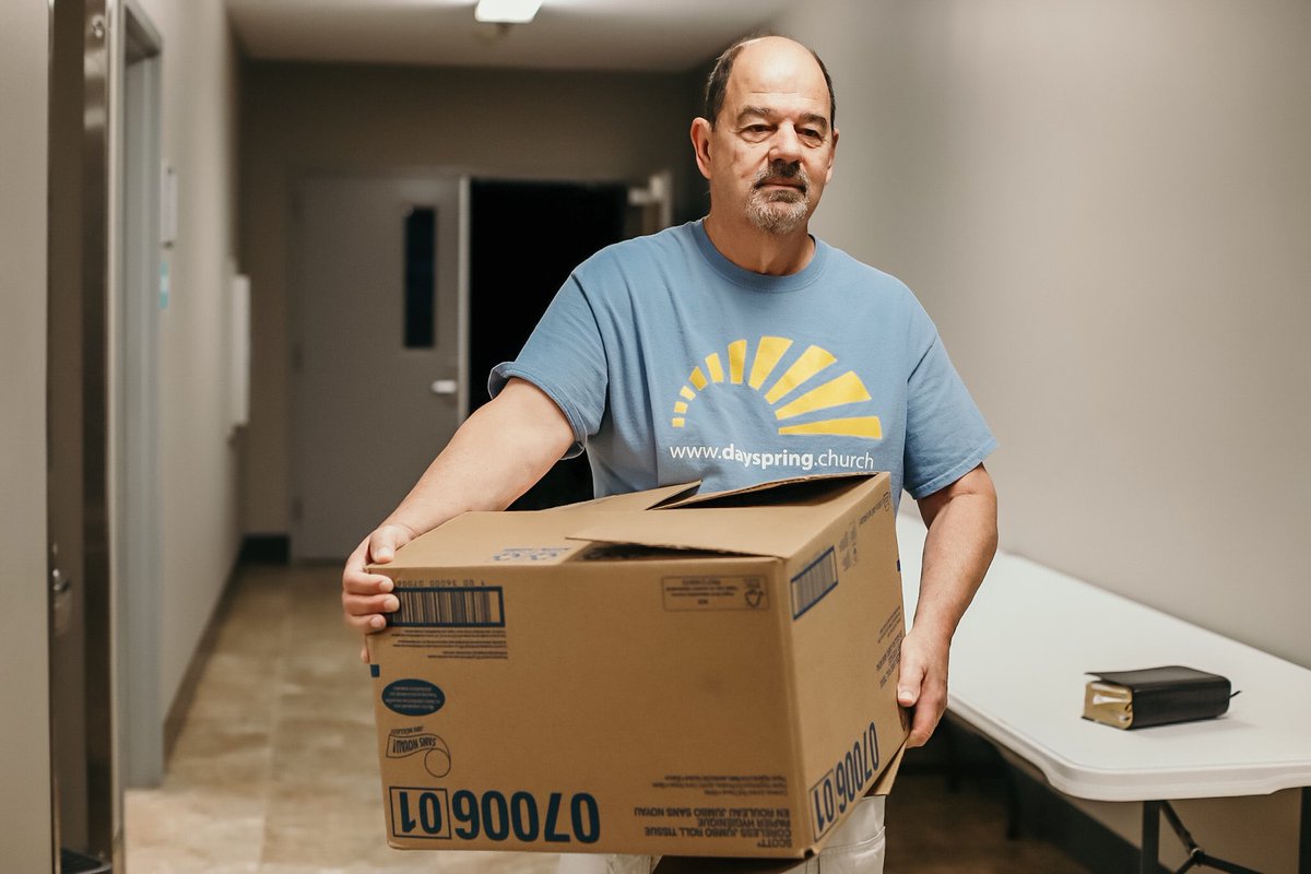 Meet Russell Minton. Russell has been at Dayspring since 2002. He is actively involved in our Food Pantry, Homeless Ministry, Connect Team, leader of an adult Bible study, leader in Senior Life and Deacon. His favorite verse is 1 Corinthians 13:4. TY, Russell!
#VolunteerSpotlight