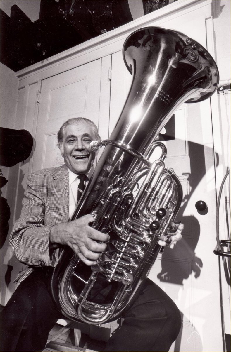 2baMike's tweet image. When playing, be a musician, not a mechanic. ... Mientras toques, sé un músico, no un mecánico.   #ArnoldJacobs #JakePed #ArnoldJacobsenEspanol.com