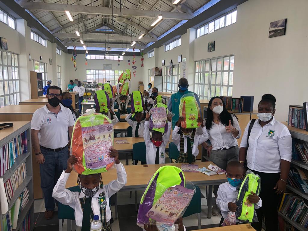 Llegamos a Cértegui Chocó con donaciones que benefician a la niñez de este Departamento como el auto cuidado que deben de tener en medio de la pandemia que atraviesa el país. La <a href="/fnd_social/">FNDSocial</a> trabaja a favor de los niños de este territorio entregando kits escolares. <a href="/GobChoco/">Gobernación del Chocó</a>