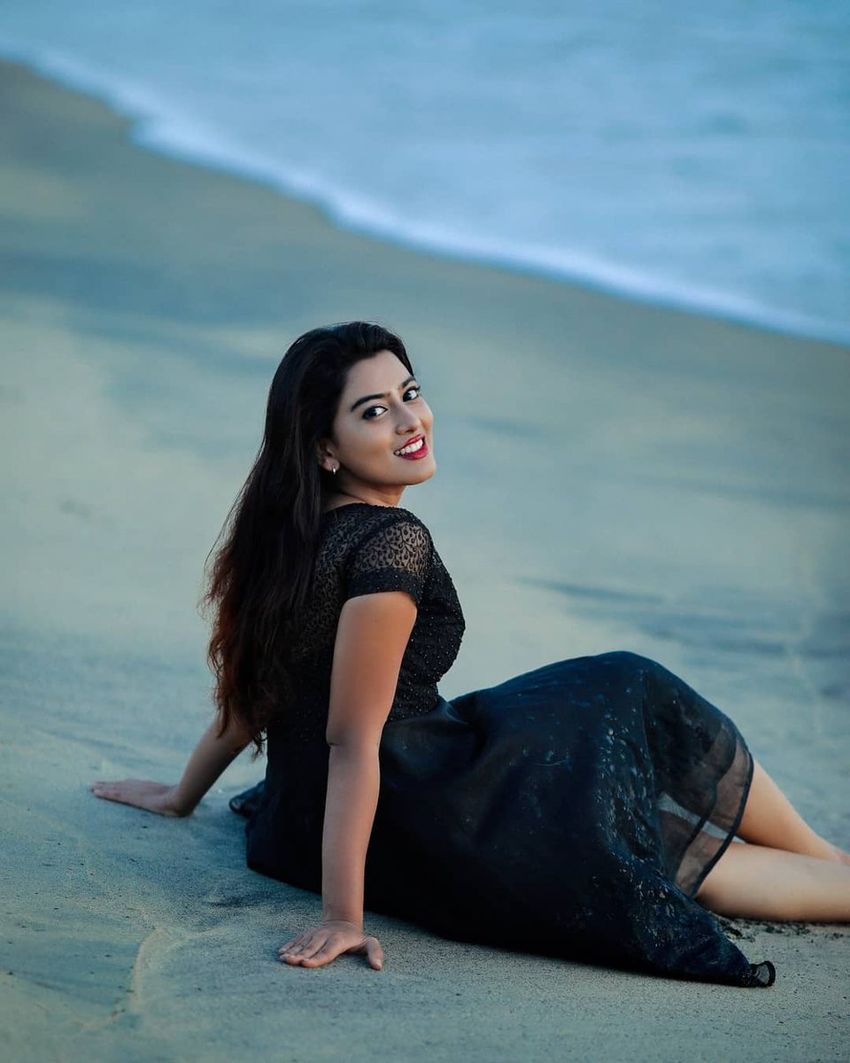 Vishnu_wD's tweet photo. Good things are coming...Just keep beleiving Dayyana 😇🙌🏻

#HappyBirthdayDayyanaPrincess 

#DayyanaHameed 🤗 https://t.co/AK17s70XHz