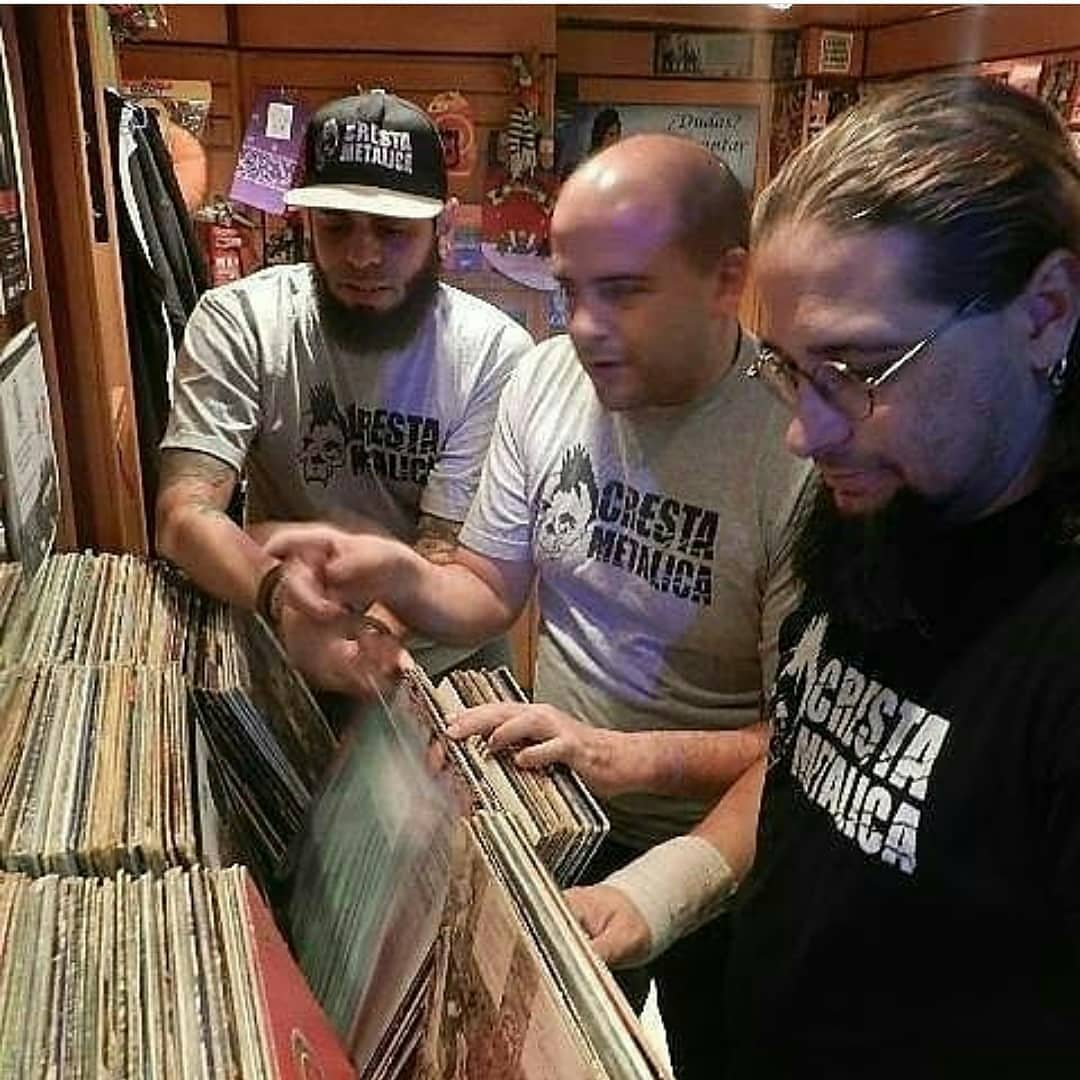 CrestaMetalica's tweet photo. Parte del #TeamCrestaMetalica @aleadriancm @rpalmitesta @joadmanuel #EnLaCrestaDeLaOla vía @acantusmusic Recordando a buenos amigos en tiempos no tan lejanos. Algún día volverá Acantus reloaded! #TeamCresta #Acantus #AcantusMusic #CrestaMetalica… https://t.co/whEkTmmDZk https://t.co/3clrCRhFnd
