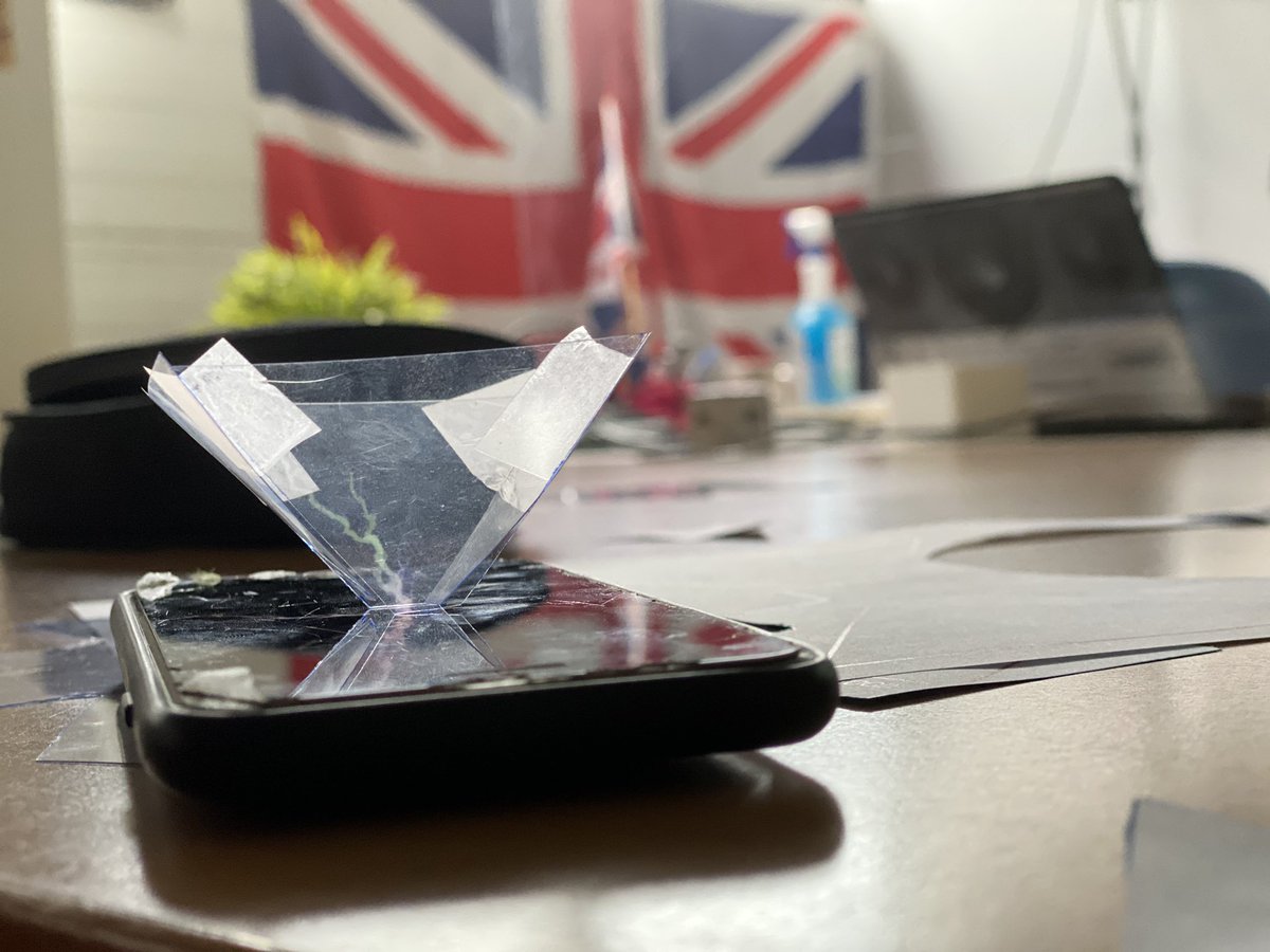 Weer een dag hologram bouwen uitgevoerd. De ene verbazing na de andere hoor je tijdens het bouwen. Leerlingen zijn razend enthousiast en zoeken naar mooie voorbeelden! #hethooghuis <a href="/HHStadion/">Het Hooghuis Stadion</a> #hologrambouwen #FutureTech