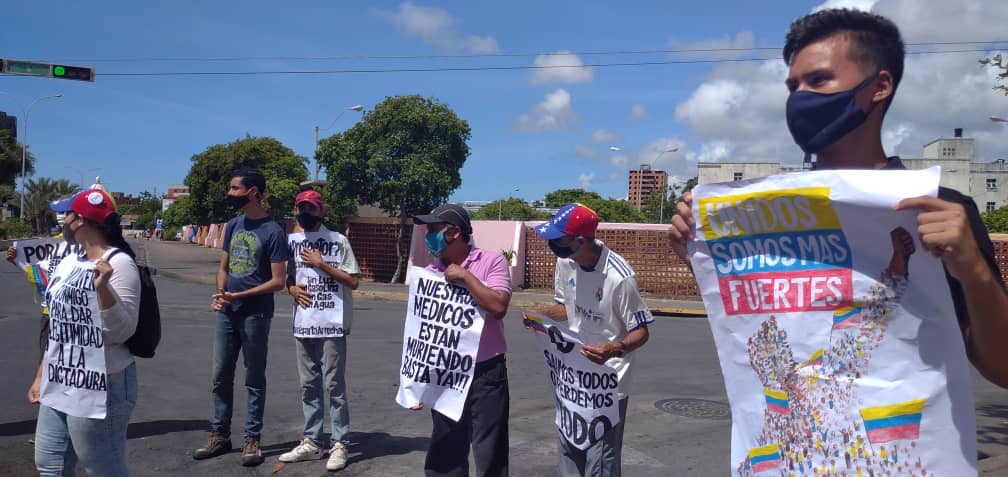 RamonortegaAD's tweet photo. Siempre nos hemos mantenido en la calle exigiendo nuestros derechos y denunciando la precariedad de los SERVICIOS PÚBLICOS en Venezuela por culpa del régimen. Nada nos va a detener hasta lograr la LIBERTAD 
#GobiernoDeEmergenciaYA #VenezuelaEnProtestaActiva #UnidosSomosFuertes https://t.co/48QyLhaUKu