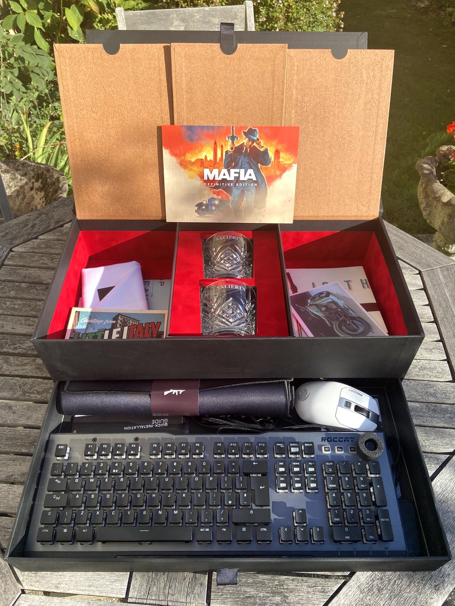 2K_UK's tweet image. Want to win an INSANE #MafiaDefinitiveEdition launch kit? Here's how:

✅ Follow @2K_UK
📣 RT this post
🗣️ Reply with #MyMafiaNickname telling us what your gangster nickname would be. 

Ends 12 October. T&amp;amp;Cs: 2kgam.es/MDEKitTW #Competition #Giveaway