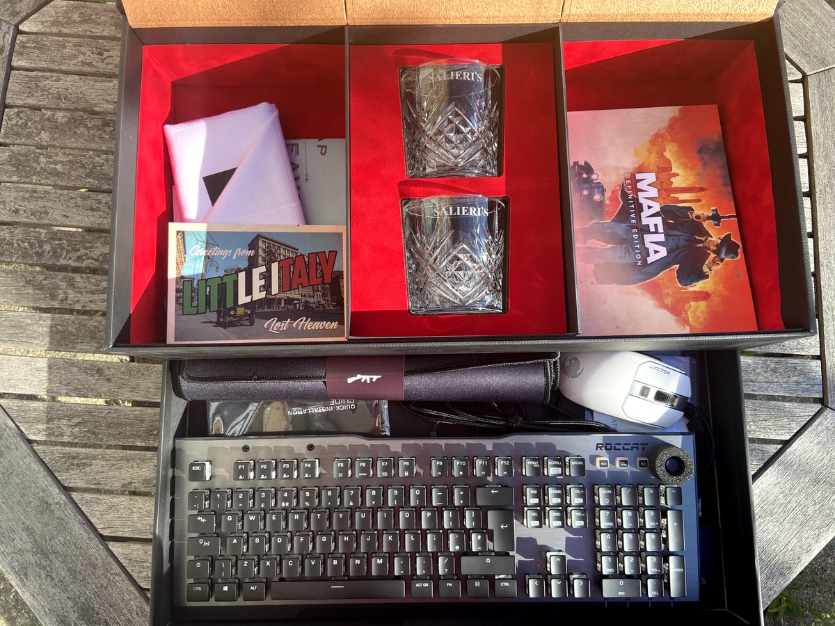 2K_UK's tweet image. Want to win an INSANE #MafiaDefinitiveEdition launch kit? Here's how:

✅ Follow @2K_UK
📣 RT this post
🗣️ Reply with #MyMafiaNickname telling us what your gangster nickname would be. 

Ends 12 October. T&amp;amp;Cs: 2kgam.es/MDEKitTW #Competition #Giveaway