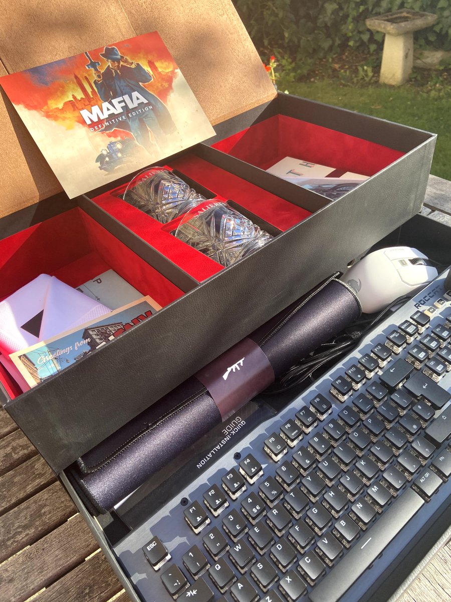 2K_UK's tweet image. Want to win an INSANE #MafiaDefinitiveEdition launch kit? Here's how:

✅ Follow @2K_UK
📣 RT this post
🗣️ Reply with #MyMafiaNickname telling us what your gangster nickname would be. 

Ends 12 October. T&amp;amp;Cs: 2kgam.es/MDEKitTW #Competition #Giveaway