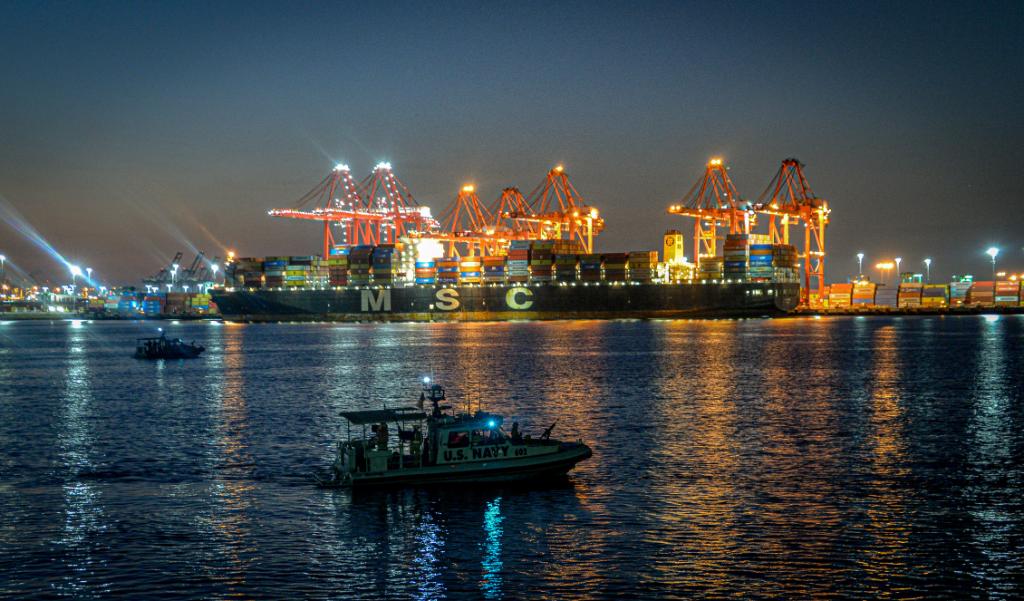 USNavy's tweet photo. Protecting the Fleet

#Sailors assigned to #MSRON11, conduct training aboard 34-foot patrol boats during exercise ULTRA-C.  Maritime Expeditionary Security Forces provide port and harbor security, high-value asset security, &amp; maritime security in coastal and inland waterways. https://t.co/Qh8FJr8KJ7