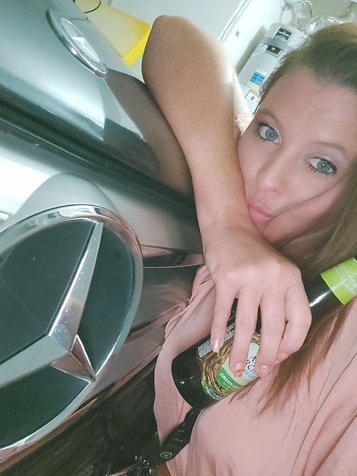 Sometimes you gotta show the Benz some love to🚘🍻🤑💕💯🤣🤣🤣 https://t.co/PToYh9sGHC<a href="/tag/woodrocketbrunch"class="tags"><span>#woodrocketbrunch</span></a>