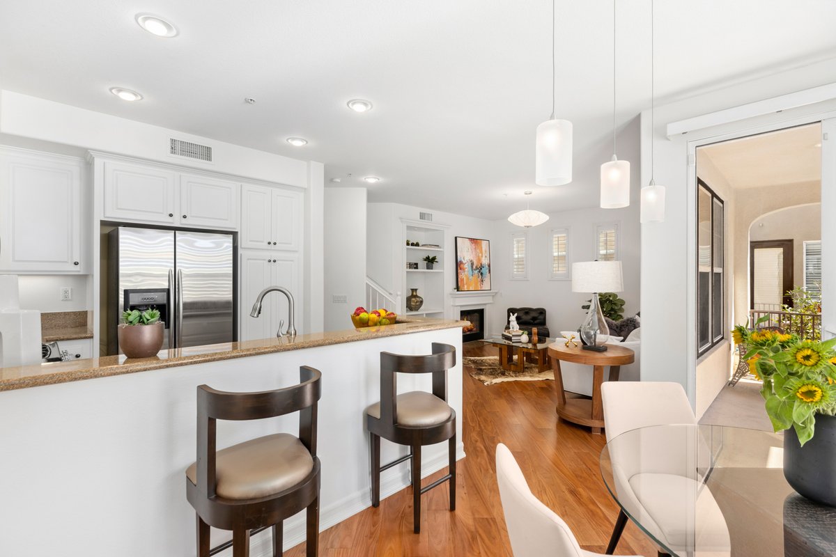 Condosetc's tweet photo. https://t.co/4I2o67aAib  Like new! Turnkey 3 BR + 3 FULL BA Irvine's Quail Hill. Beautiful Floors - HUGE Garage w/ Tons of Storage. Ocean side of 405
#quailhill #irvine #oakcreek #stonegate #westpark #woodbridge #IrvineHomesforSale #IrvineRealEstate #IrvineSchools #VeronicaHicks https://t.co/9PdXsYK67P