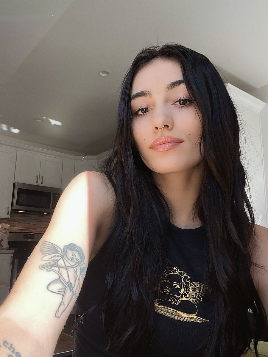 skyfelts's tweet photo. 🖤👼🏼 https://t.co/aEvqeadaQC