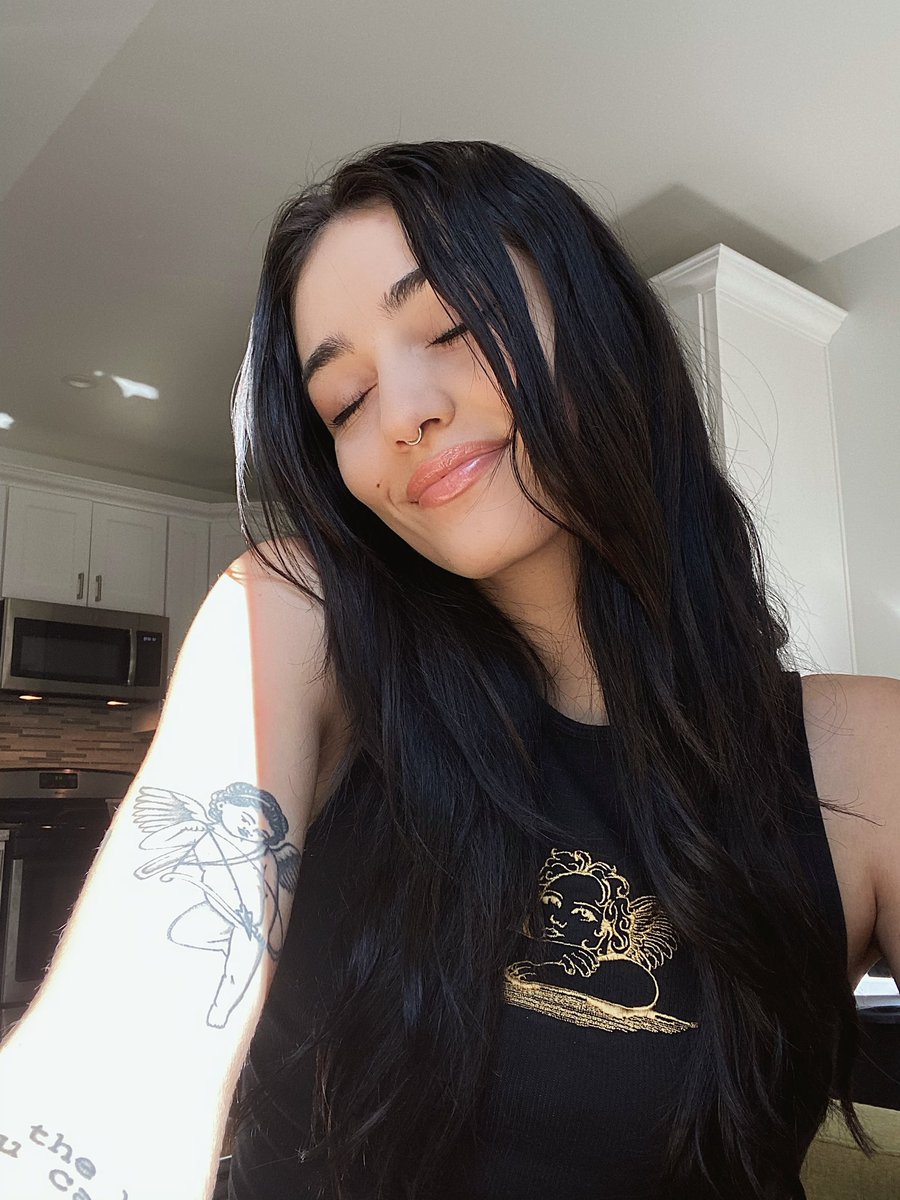 skyfelts's tweet photo. 🖤👼🏼 https://t.co/aEvqeadaQC