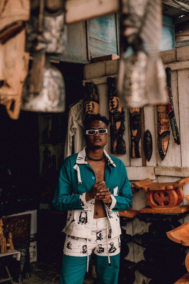 OffeiMusic's tweet photo. HI I AM OFFEI AND I BROUGHT ALL MY ANCESTORS WITH ME .
#OFFEI 2.0 NEW VIBEZ SOON Photography : @earthflavaphoto Styling : @kojokusii
#BreakingNews Botwe #Lukaku #Spotlightonnengi https://t.co/Qe2mHpxDAU