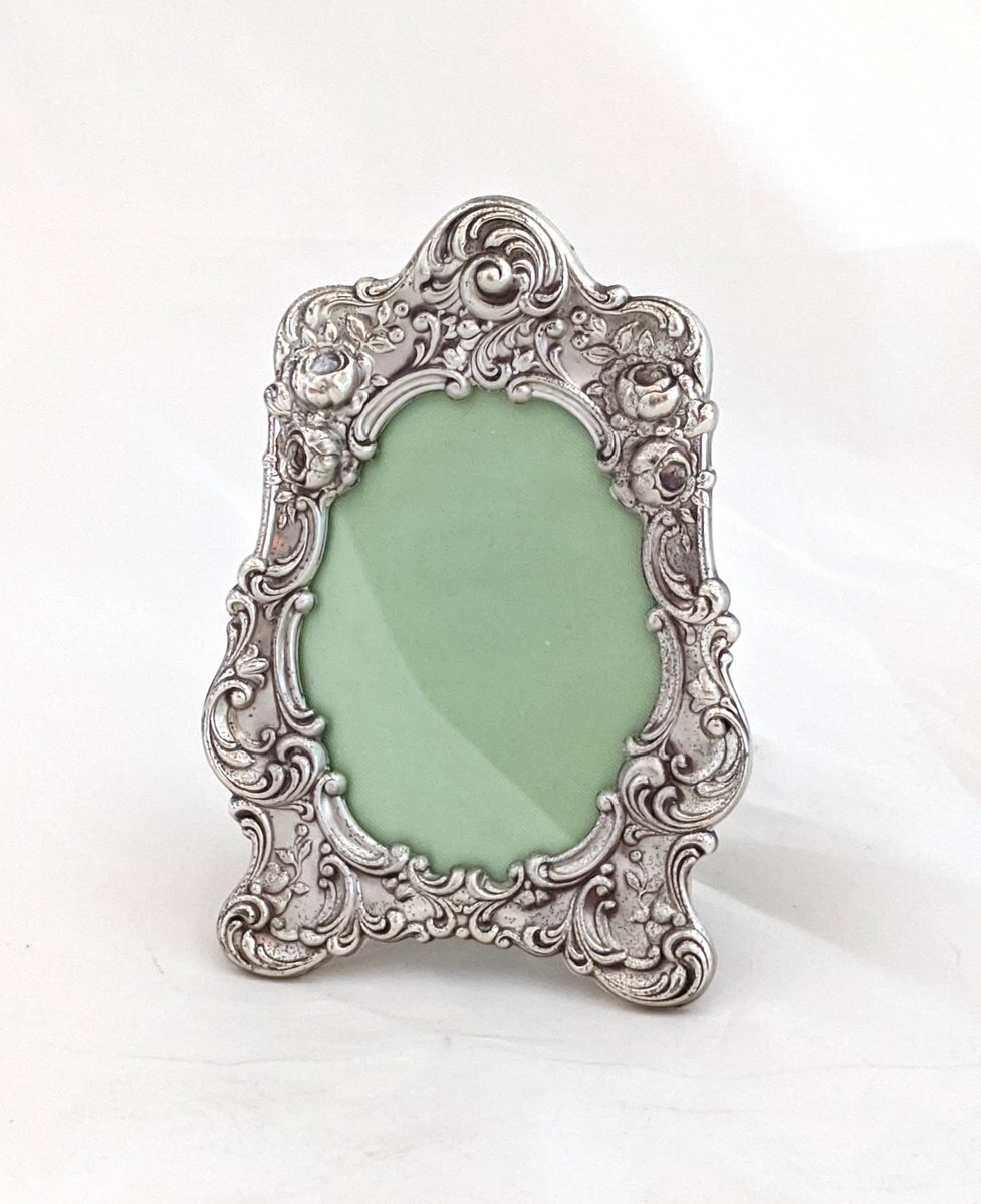 teri_goodson's tweet image. Gorham sterling small ornate easel back photo frame; fits 2x3 picture; 4 3/4 H x 3 1/4 W x 2 3/8 D inches 

etsy.me/33gXa1C #sterlingsilver #silverphotoframe #easelbackframe #2x3photoframe #gorhamsterlingframe
