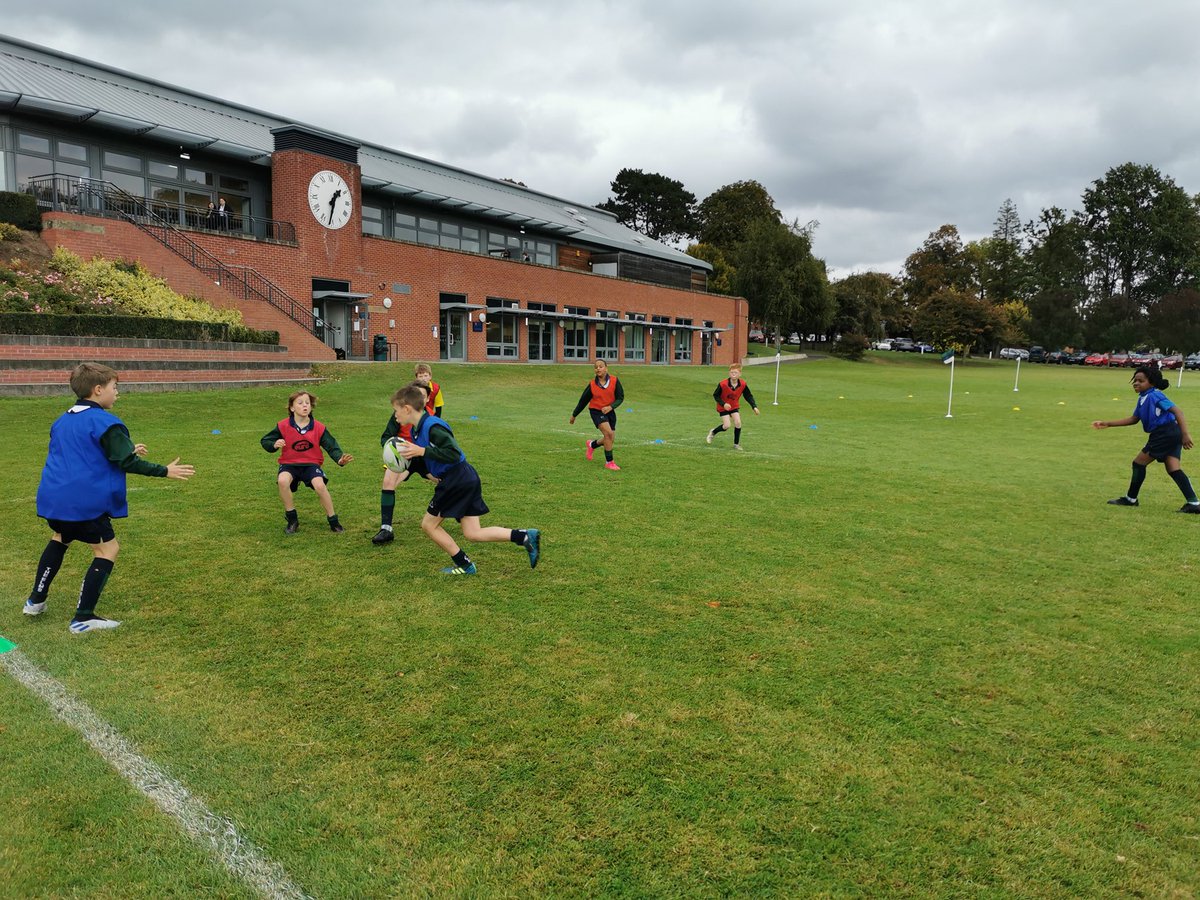 ElmsSchool's tweet image. Fantastic Fast and Furious Fives Festival for The Elms U11 Hockey and Rugby. What a great display of sportsmanship 🏑🏉 #ElmsSport 🟢🔵🟢 @TrentSport @RFU_schools @EnglandRugby @EnglandHockey @iapsuksport