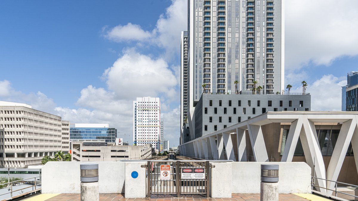 location_res's tweet photo. #FeaturedLocation: Get your production on the right track with amazing city views and ample space for #socialdistancing! 🚋🎬
🔎TRA09273 "Miami Express" ☎️305-604-8888
#MiamiLocations #PracticeSafeSetsFL #LocationScout https://t.co/B3YpQwgF1h