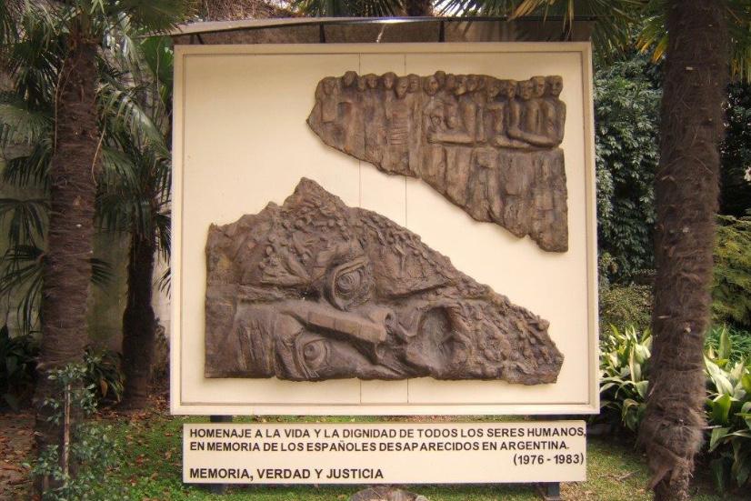 Hoy es el “Día del Español Desaparecido en Argentina", instituido en 1996 por la Comisión de Desaparecidos Españoles en Argentina, y queremos rendirles a todos y a sus familias un sincero homenaje.