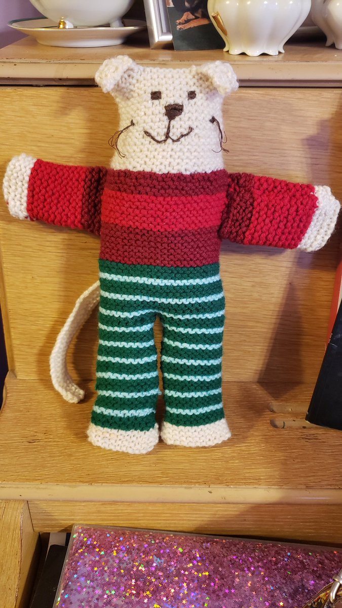 chipmunkofpower's tweet photo. Finished with the first handmade Christmas present! (Hey, when you're doing mostly handmade you gotta start early). Got all the way done and then I realized... with the colors the pattern called for... it looks like Freddy Krueger. π€£
#handmadehorror
#spookychildrenschoirworthy https://t.co/MRVKXQ29Zw