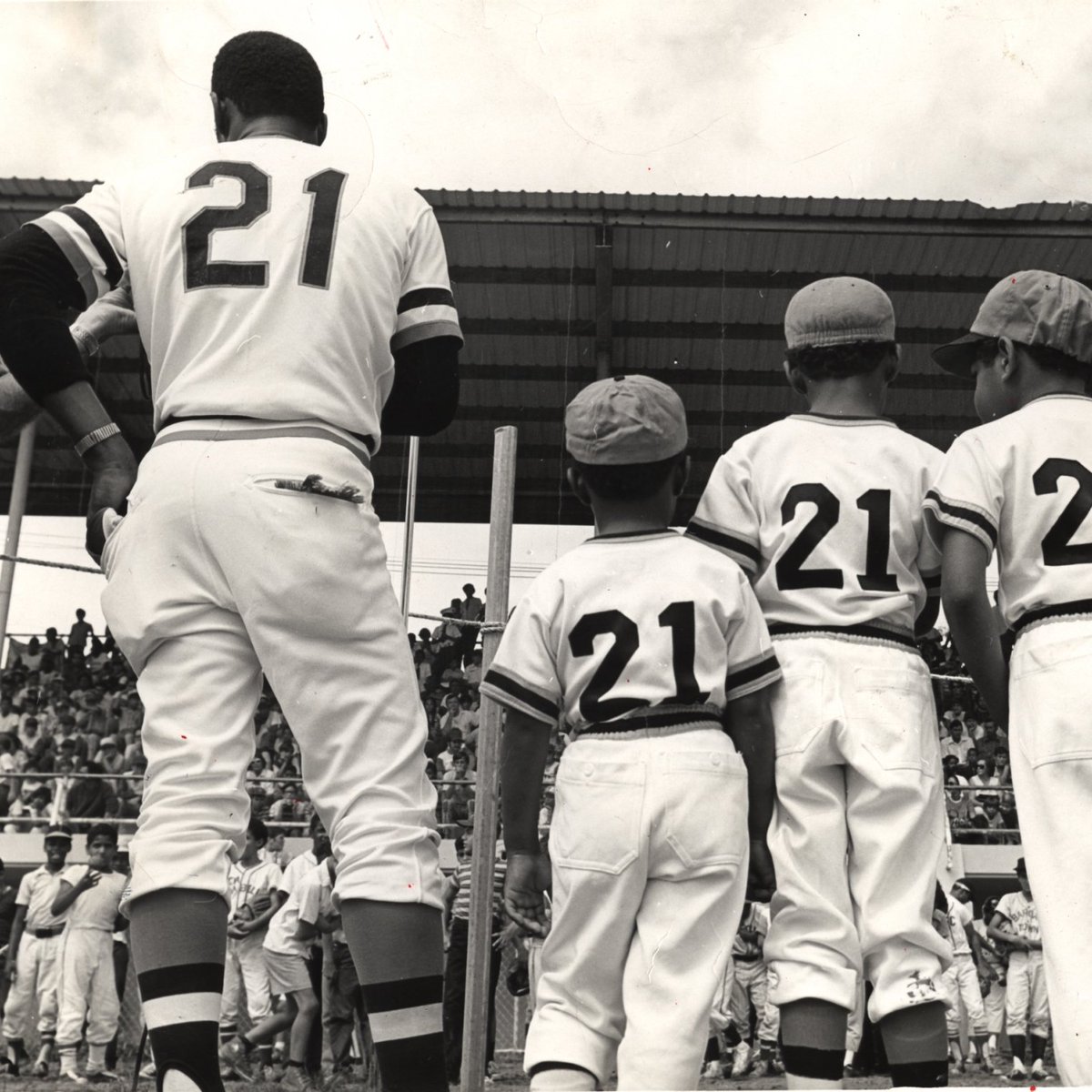 UnanimoDeportes's tweet photo. EN VIVO | Sin Filtro
Edición especial 48 aniversario del hit 3,000 de Roberto Clemente.
Invitado de lujo 🇵🇷 Luis Clemente !
Participa: 👉  👍  📲  ✍️ https://t.co/B28ZEPRmQm
#somosunanimo #PuertoRico #21 https://t.co/7bf6M2tHJj