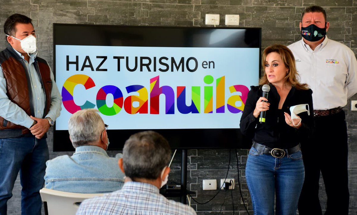 SeTurCoah's tweet photo. Las casas vinícolas del estado continúan con la reactivación turística responsable, al participar en la capacitación en Calidad Higiénica Coahuila a prestadores de servicios turísticos. La Secretaria @luciaazucena asistió al curso que se brindó a la vitivinícola @haciendaflorida. https://t.co/O6t3ByEvl1