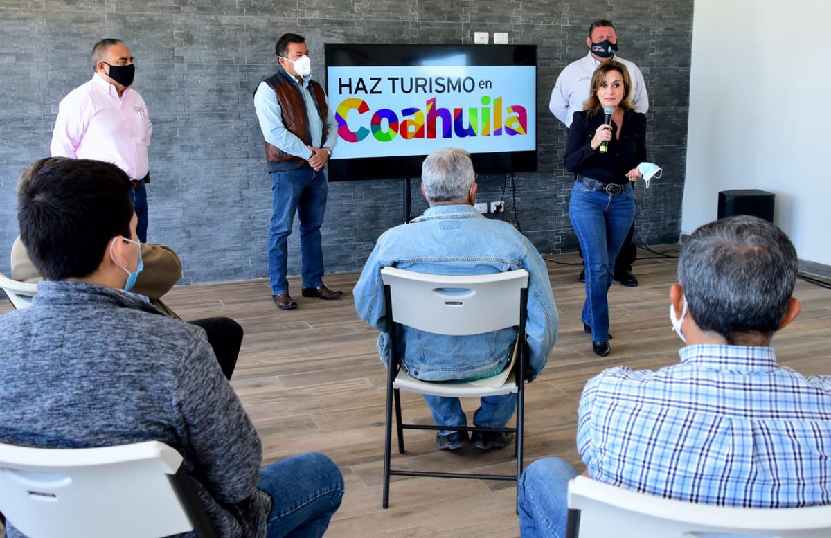 SeTurCoah's tweet photo. Las casas vinícolas del estado continúan con la reactivación turística responsable, al participar en la capacitación en Calidad Higiénica Coahuila a prestadores de servicios turísticos. La Secretaria @luciaazucena asistió al curso que se brindó a la vitivinícola @haciendaflorida. https://t.co/O6t3ByEvl1