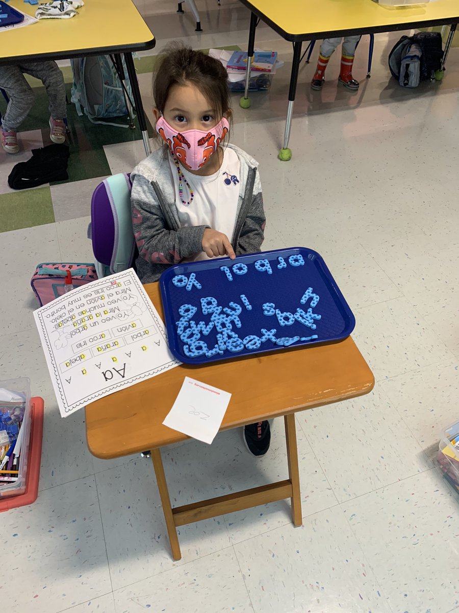 We had so much fun making words today and practicing “ Yo veo”... #meadowmindset @MeadowDrMineola