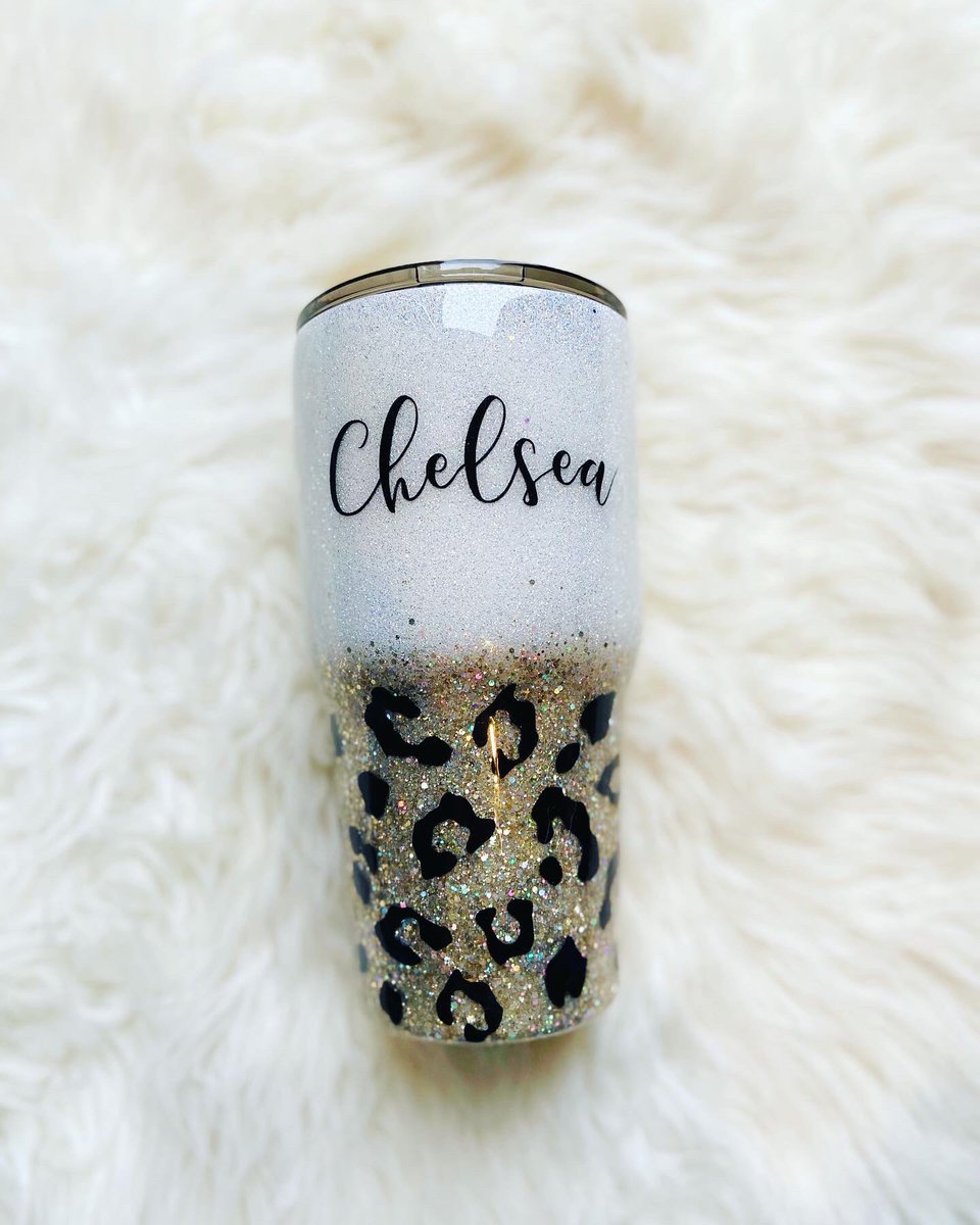 CheysCups's tweet photo. Who needs fur coats when you can hold this cup in your hand🤷🏼♀️🤩
#tumblercups #customepoxytumblers #epoxytumblers #customcups #cheyscups #leopardprint #leopardcup #animalprint #animalprintcup https://t.co/xD2HXJT3oJ