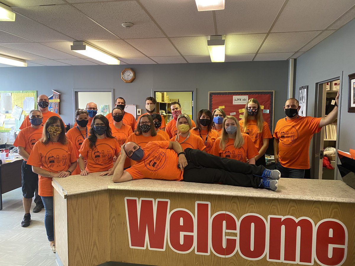 Orange Shirt Day at St. James’ Regional High in Port Aux Basques! #OrangeShirtDay2020 <a href="/NLESDCA/">NLESD</a>