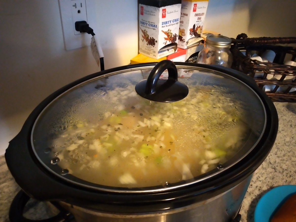 Miranda_Batten1's tweet photo. The yummy smell of homemade chicken soup on this bit of a chilly day.
The smells are amazing.
#homemadesoup #madewithlove #freshtotable https://t.co/q8GCgXnk7m