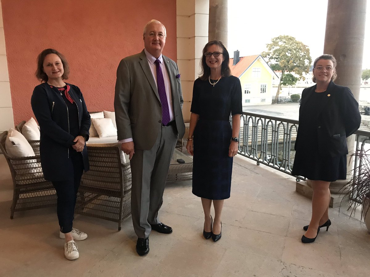 Besök hos <a href="/hannahnordin/">Hanna Hesser Nordin</a> o mig av två försvarsengagerade riksdagsledamöter, <a href="/AnnickaEngblom/">Annicka Engblom🌻</a> och <a href="/alexandraanstr1/">alexandra anstrell</a> , i en paus från deras många studiebesök i Karlskrona runt försvar - och säkerhetspolitik. Samtal kring detta förstås, men också många andra ämnen.