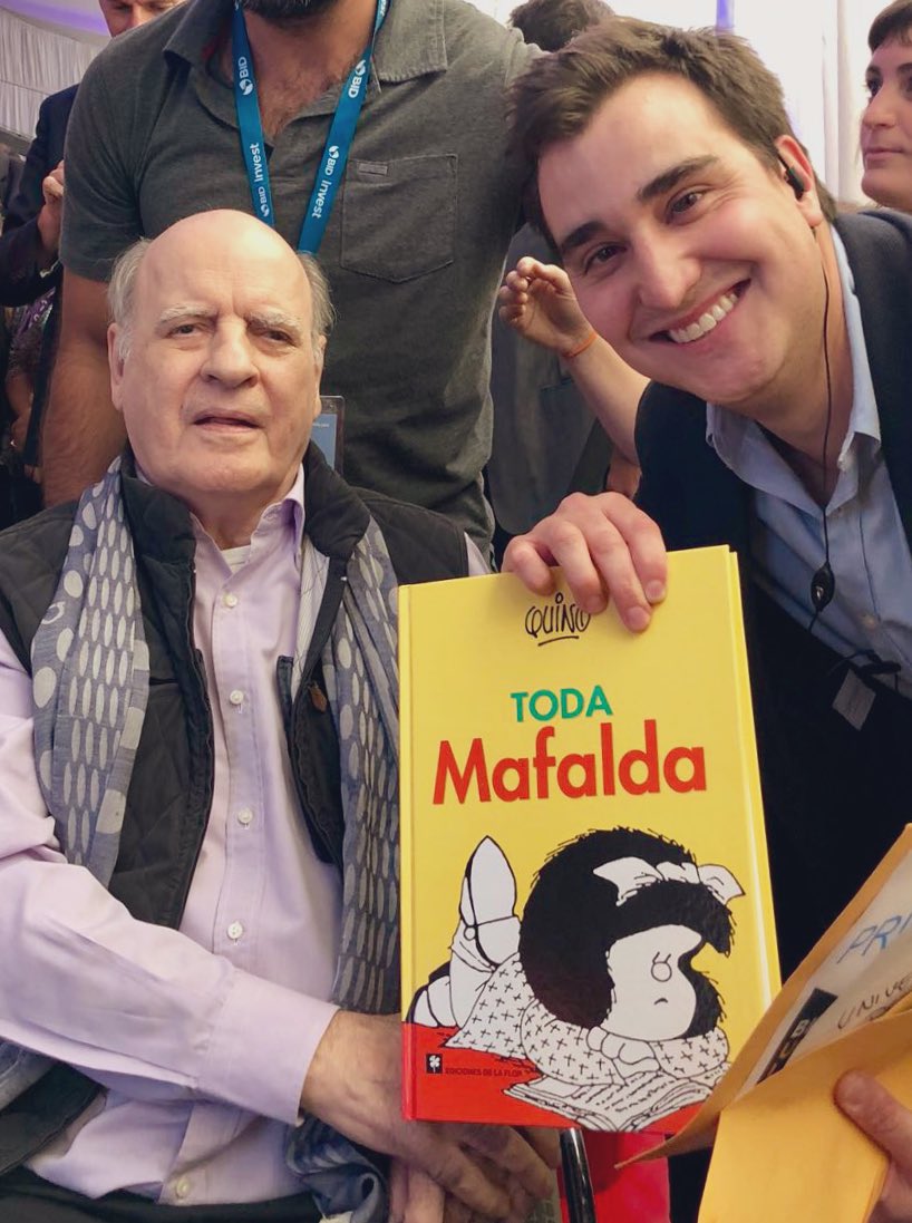JuanPabloLopezG's tweet photo. Que en paz descanses querido #Quino. Gracias por enseñarnos a ver el mundo y la vida de otra manera junto a #Mafalda y tantos personajes. Un honor haberte conocido en tu tierra #Mendoza compartiendo tu gran legado con jóvenes de la región desde el concurso #BIDUrbanLab @el_BID https://t.co/HJyG8RVCtv