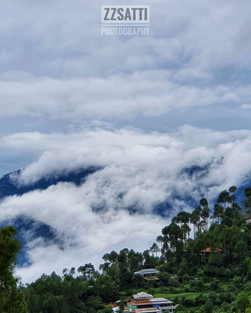 Clouds cover Panjpeer Peer Rocks 
#KotliSattian #nature #mountains #pinetrees #wanderlustpakistan #wu_pakistan #haseenpakistan #earthpix #beautifulpakistan #naturepakistan #lightroompk #dawndotcom #samaatv  #incrediblepakistan  #islamabad #rawalpindi #samaatv #etribunepk