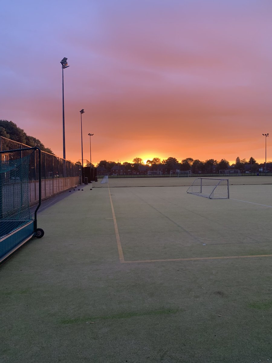 WHGSSixthForm's tweet photo. Sunrise at WHGS this morning π
π π #WHGS #sixthform #nofilter #netballcourt #sunrise #newday #startofautumn #morninghasbroken #thesunalwaysshinesonwhgs @WilliamHulmes https://t.co/1LrPnBjsJD
