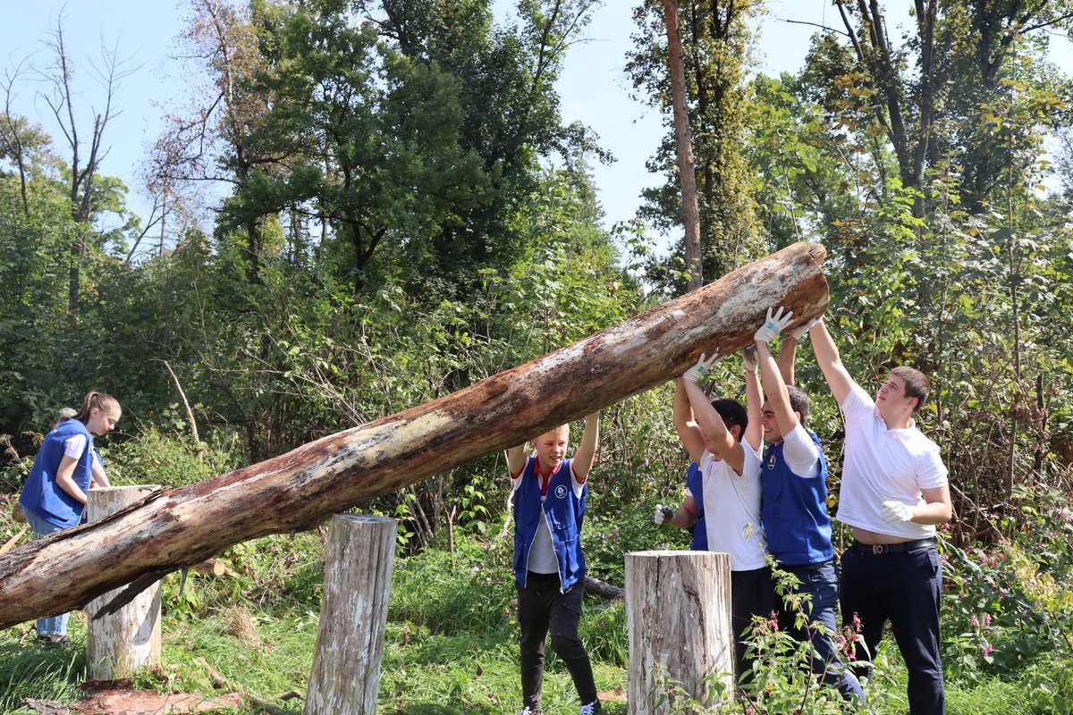 SKMRus's tweet photo. 150 тонн мусора собрали активисты #РДШ по всей стране в ходе акции "Экодежурный по стране" https://t.co/jnQmVTMqgu