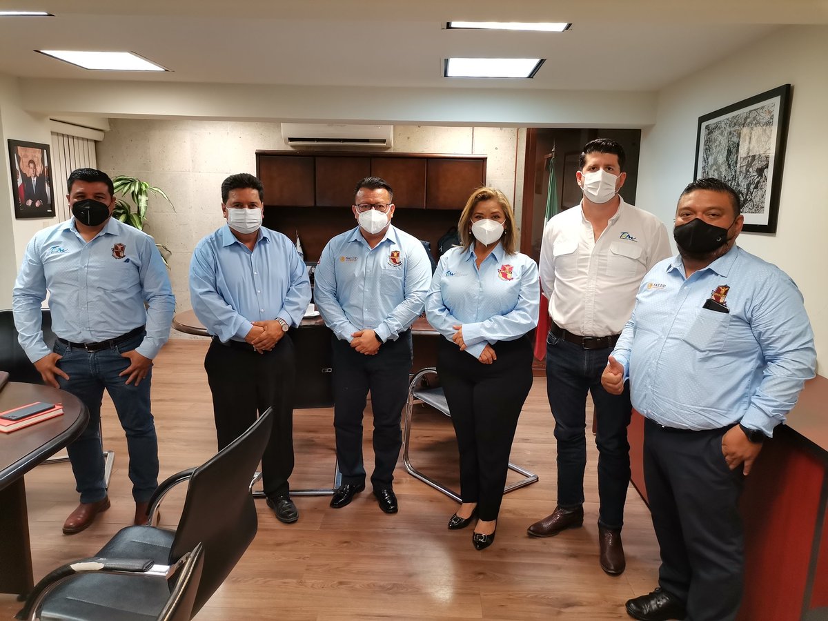 sinaitsa's tweet photo. Le agradecemos al Dr Alejandro Garcia Barrientos y el Lic. Enrique Jorge Nader Nemer sus atenciones al recibirnos y llevar acabo la reunión de trabajo con #SINAITSA en la Secretaría de Salud de #CiudadVictoria #Tamaulipas
@FEDESSP @palomitarelowde https://t.co/CYVB7cG2KP