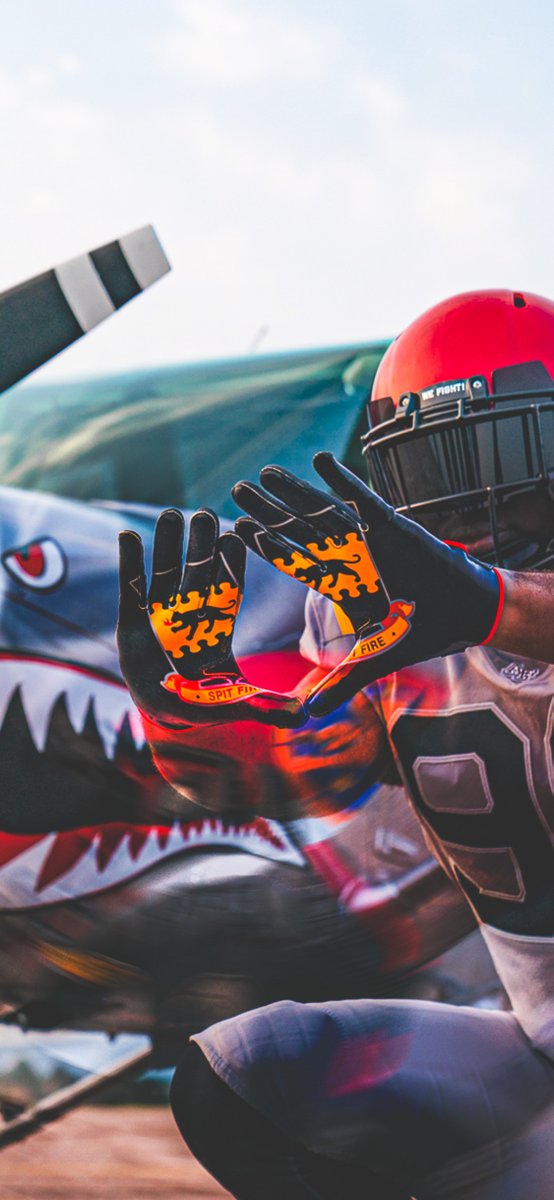 AF_Football's tweet image. Update your 📱 to match Saturday's attire 🔴✈️ #SinkNavy