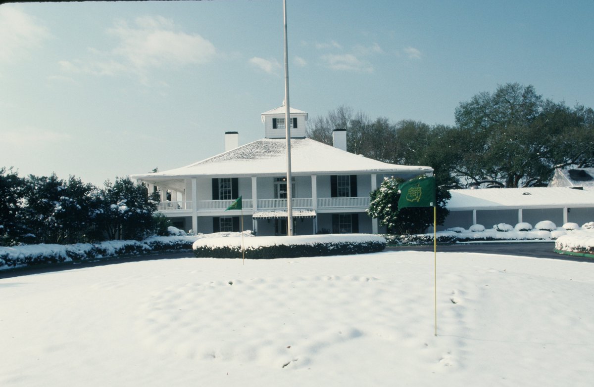 Augusta National with snow is strangely mesmerizing❄️⛄️⛳️