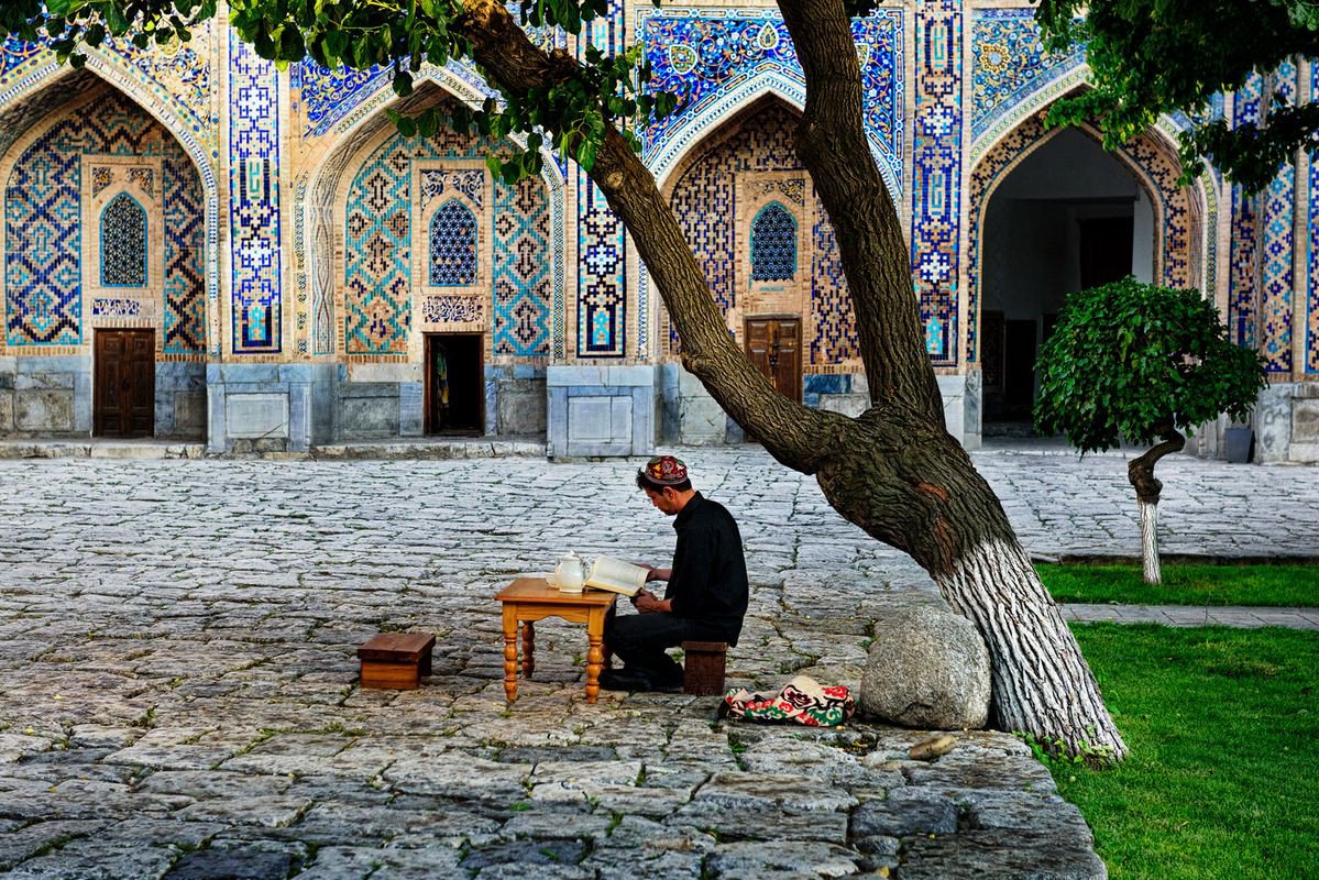 Rızık anlayışı sizi; Rızkın mal ve evlattan ibaret olduğu yanlışına düşürmesin.
*
En güzel rızık: Ruhun sükûneti, aklın nûru, bedenin sıhhati, kalbin temizliği, fikrin selâmetidir.
*
Rızıkların en hayırlısı; Anne duâsı, baba rızâsı ve sadık dostun duâsıdır.  

İbnü'l Cevzi