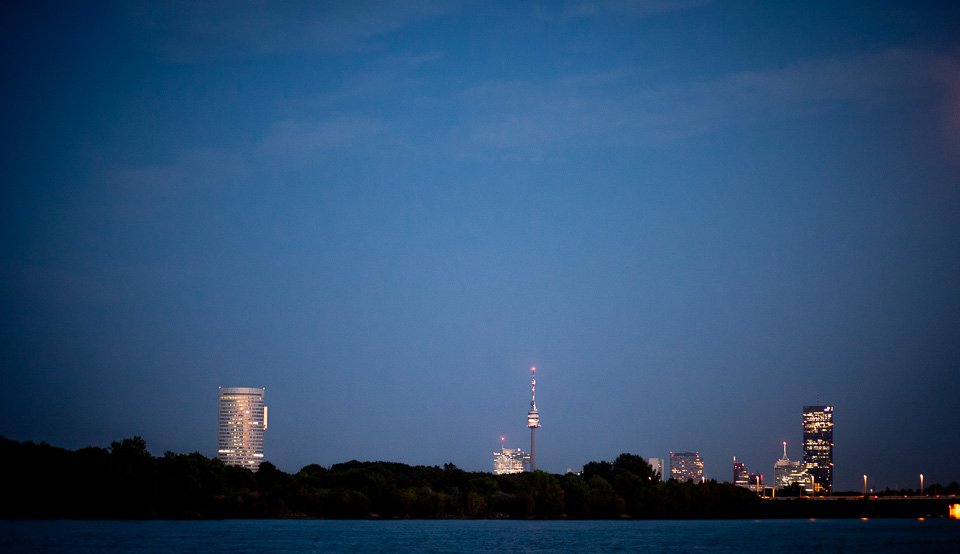 Reinhard Fendrichs „Haben Sie Wien schon bei Nacht gesehen“ als Einstiegsdroge, nicht mehr von der Stadt weg zu kommen. Das wollte ich mir auch geben. fotos.koma-medien.de/haben-sie-wien…