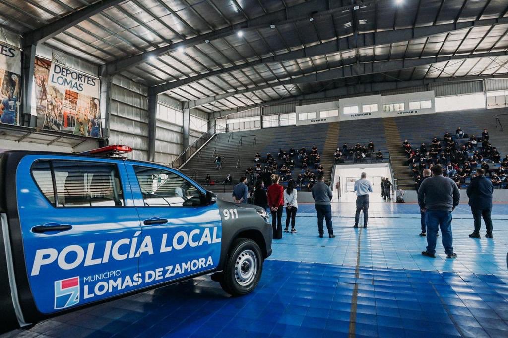 Manuelcorder's tweet photo. Acompañé a @minsaurralde en el lanzamiento del sistema “Emergencia 107 Lomas” y en el cierre de la capacitación de los nuevos choferes para la seguridad.

El Parque de Lomas es recreativo y deportivo pero también potencia la gestión del @MunicipioLdeZ 

#OrgulloSerdeLomas https://t.co/36eSHFqEub