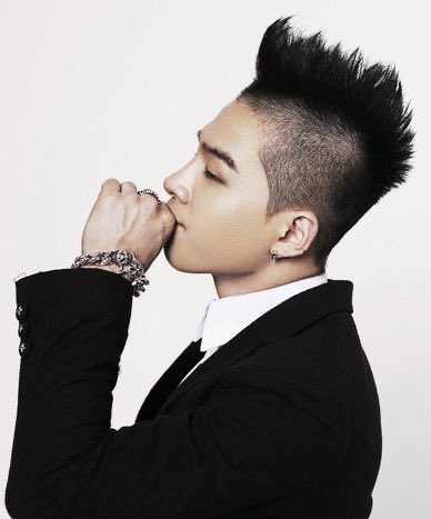 A lot was said in these pics...The only correct answer is JAWLINE #taeyang  #bigbang