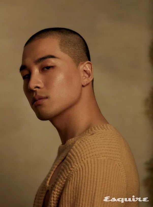 We were all so focused on his baldness, we forgot what truly mattered...  THAT jawline  #taeyang  #bigbang  #cbOftheJawline