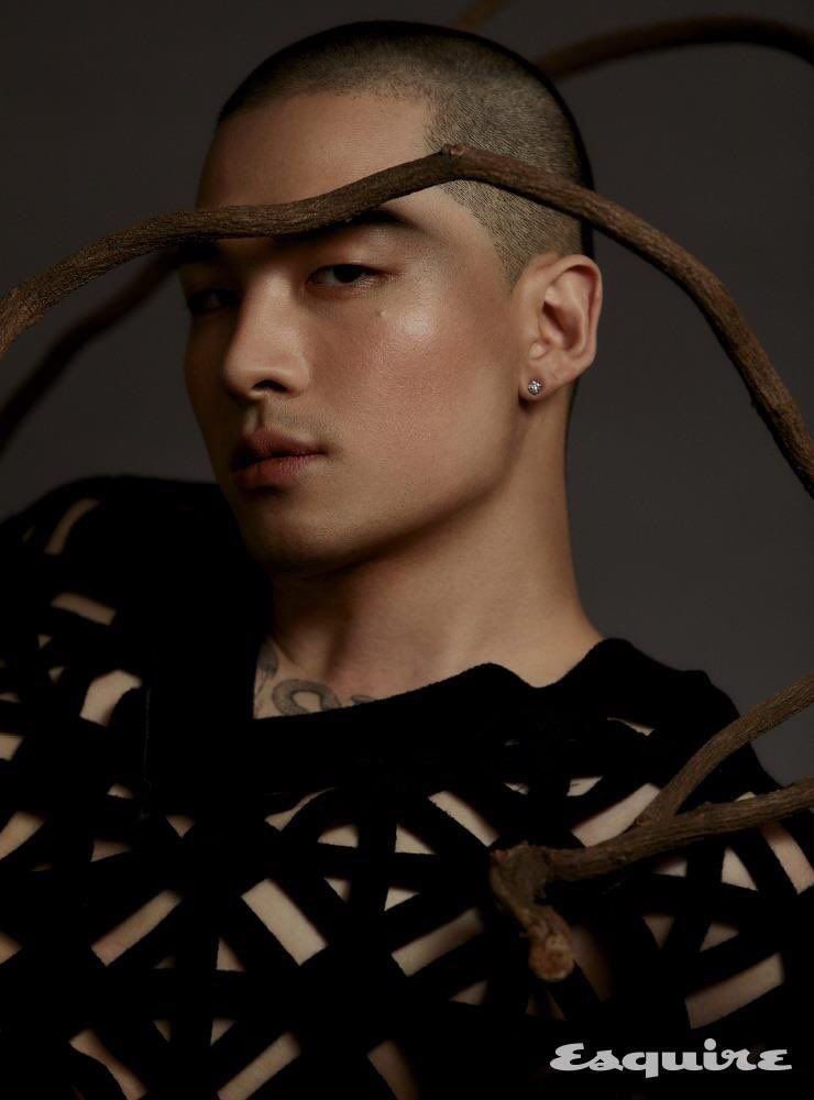 We were all so focused on his baldness, we forgot what truly mattered...  THAT jawline  #taeyang  #bigbang  #cbOftheJawline