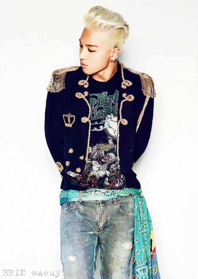 Different feelings were given in each of these served, but jawline had one message: ONLY LOOK AT ME  #taeyang  #bigbang