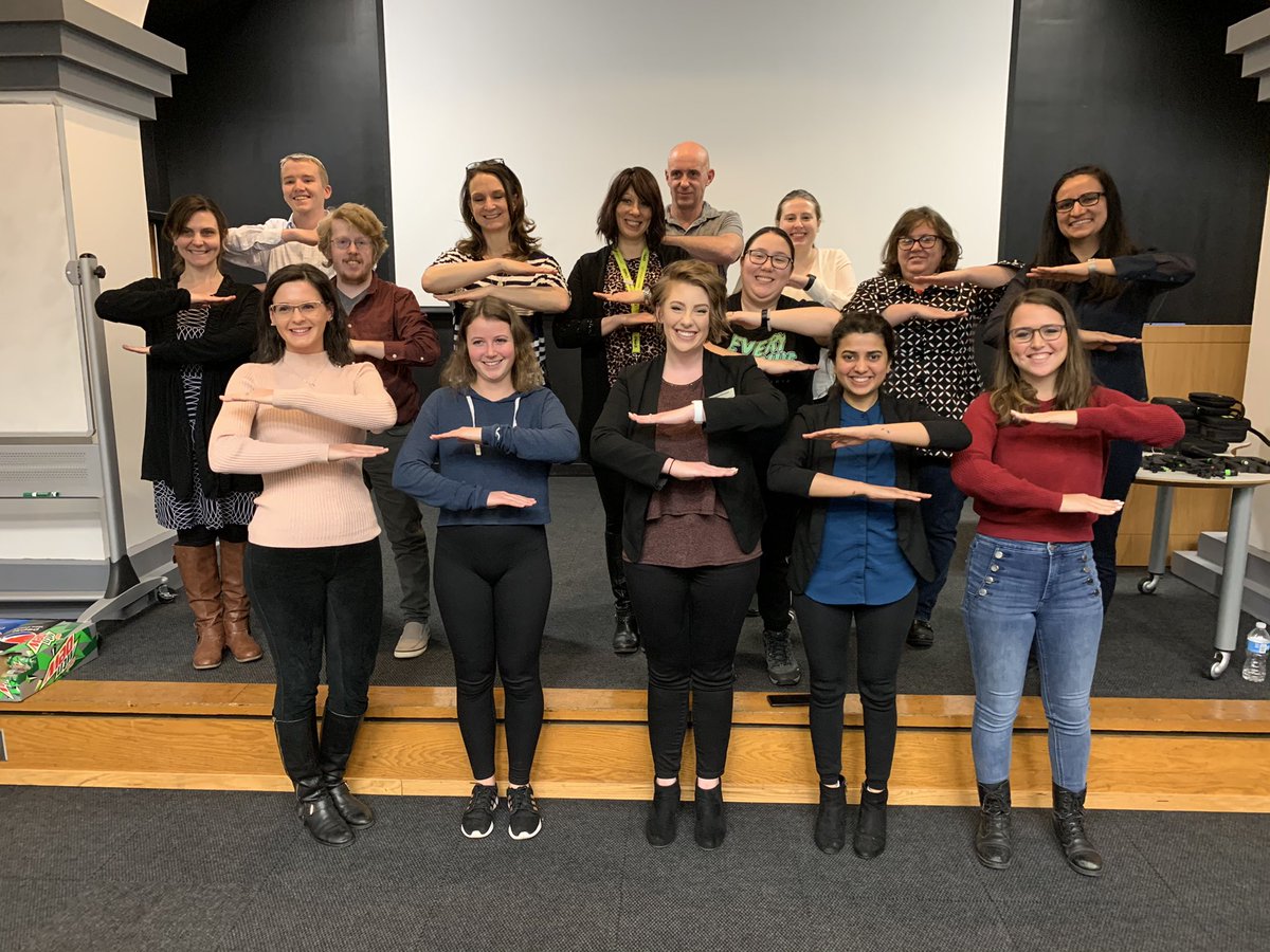 barelAVictoria_'s tweet image. Reminiscing the good 'ol days when we could network in person. Back on March 5 during the Chicago #AVIXAwomen event at my stomping grounds of @ColumbiaChi . #EachforEqual 

#avtweeps - Can't wait to connect with you TODAY during @AVIXAWomen virtual Happy Hour @ 6pm ET !