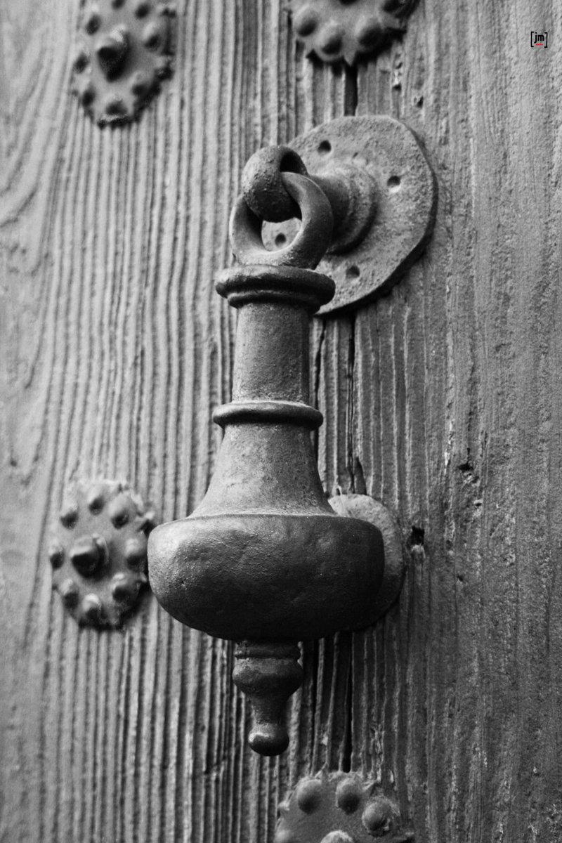 PretextosM's tweet photo. #aldaba #total_forging #addicted_to_details #detail_photogroup #llamadores #doorknocker #fever_doorknocker #urban_photography #fever_vintages #jj_texture #sight_colour #estaes_detodo #total_details #editmoments_hdr #detras_delobjetivo #onfire_hdr #blackandwhite https://t.co/9vlMqj5UaY