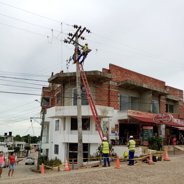#Sucre | Realizamos adecuación de la infraestructura eléctrica y labores de poda técnica en el circuito Sampués 1, mejorando la calidad y continuidad del servicio de energía en la zona rural y urbana del municipio.