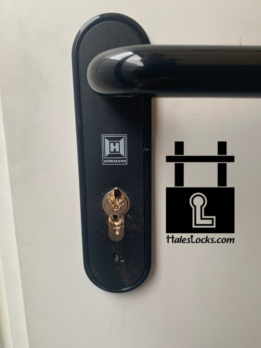 Take note!! This is NOT how to open a locked door!! We was called out today to this terrible failure. All this mess did was cost the customer more money. Don’t chance it, HalesLock it. Only use professional locksmiths! We’re in Sidcup, Kent. 020 3542 2345.