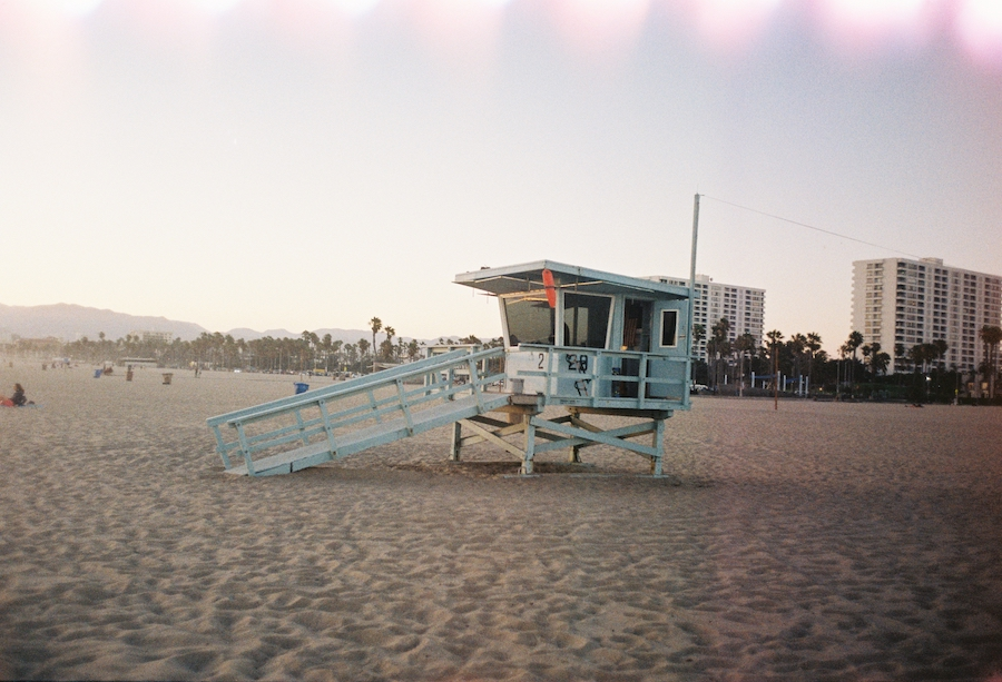 i was sitting in venice. sketching and drawing the very beginning here. the street abbot kinney won me in a second. it felt like the right place to start a journey. that would require all my creativity