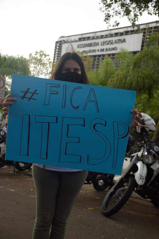 elianemazzini's tweet photo. Não há nada mais poderoso pra alimentar a corrupção e os desmandos, que o silêncio de seu povo. Gritem conosco! #nãoaoPL529 #FicaItesp #NenhumDireitoaMenos #FicaFurp #ficamtu #ficacasadaagricultura #FicaCDHU #Oncocentro @redebrasilatual https://t.co/hbC4Dru9Xw
