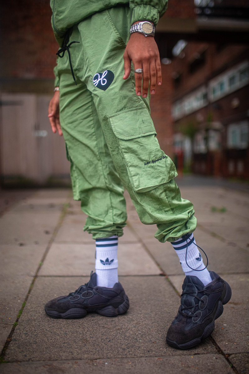 by_dremar's tweet photo. #Newham on the map 📍
Black Crinkle Tracky sold out in 4.5hrs! 
This Olive Green though... 

Available for preorder this Saturday the 3rd till Sunday midnight! Spend your #BlackPoundDay with hArt Apparel Store 🖤 ✌🏽 https://t.co/U6uVmbPDJM